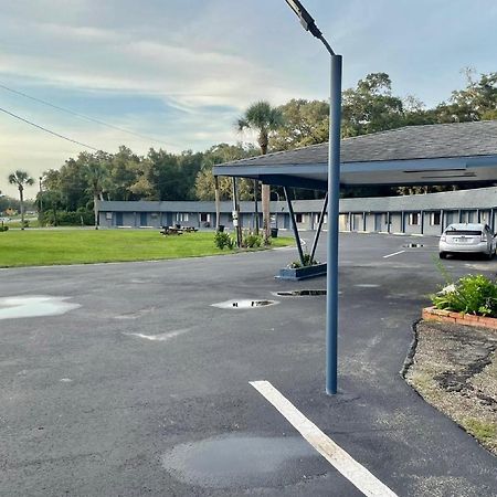 Hotel O Near Fanning Springs State Park Us Hwy 98 Old Town Bagian luar foto