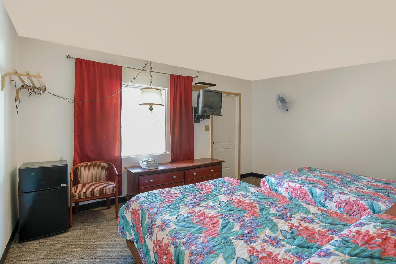 Hotel O Near Fanning Springs State Park Us Hwy 98 Old Town Bagian luar foto