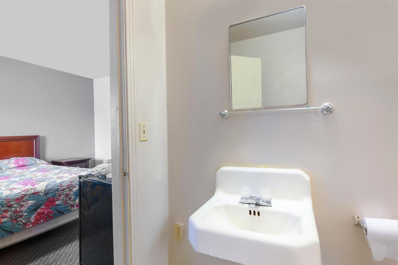 Hotel O Near Fanning Springs State Park Us Hwy 98 Old Town Bagian luar foto