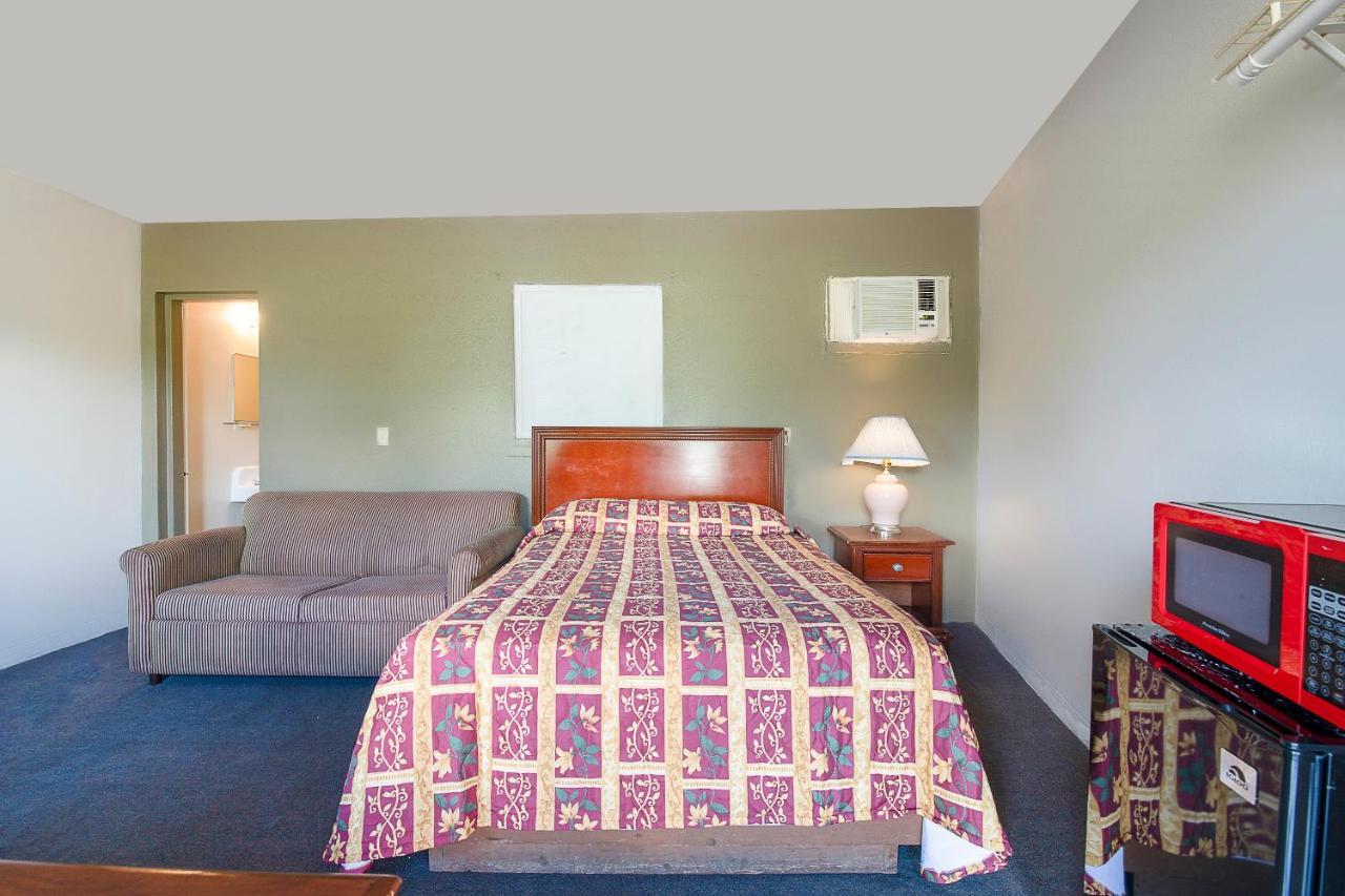 Hotel O Near Fanning Springs State Park Us Hwy 98 Old Town Bagian luar foto