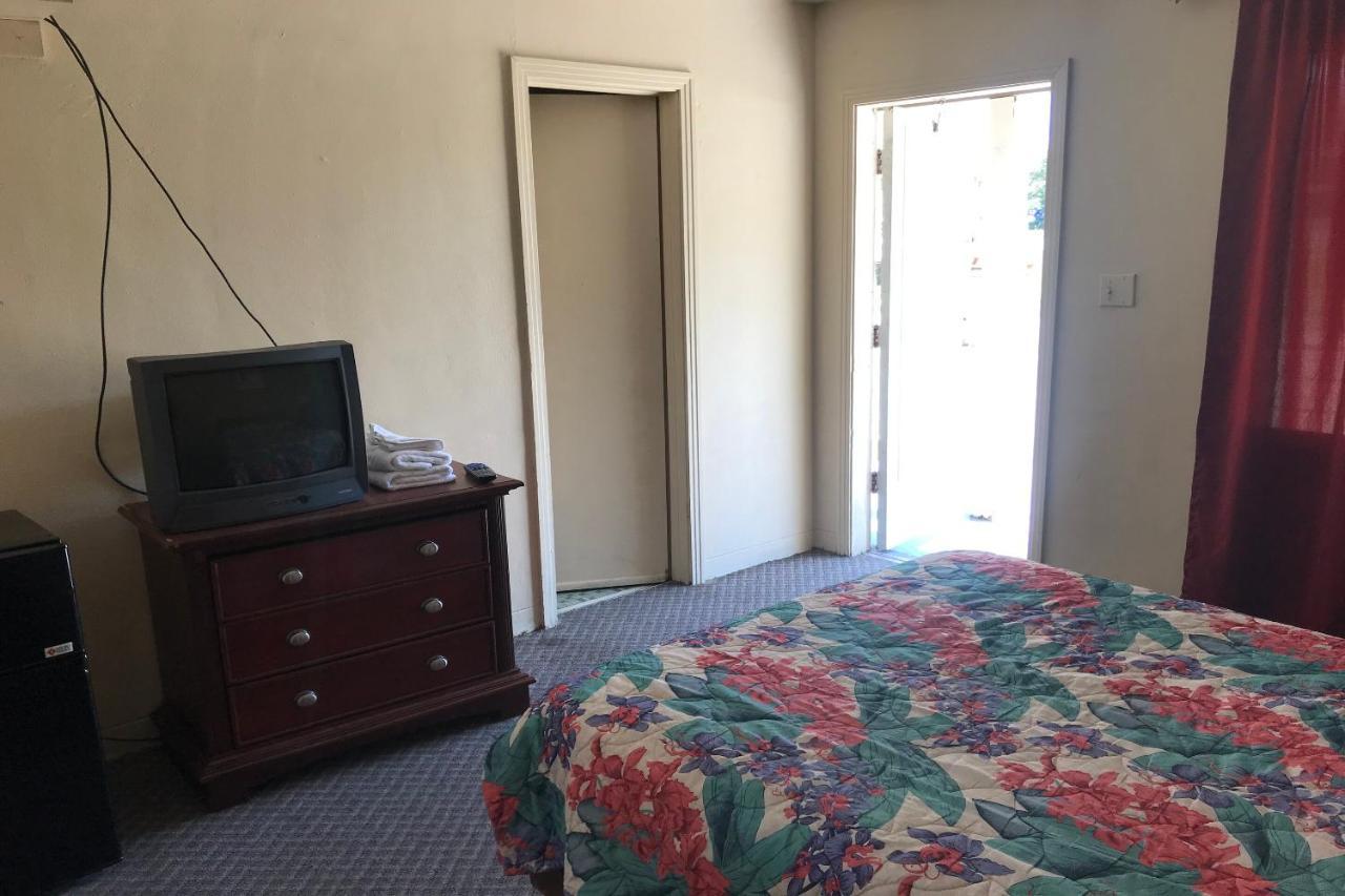 Hotel O Near Fanning Springs State Park Us Hwy 98 Old Town Bagian luar foto
