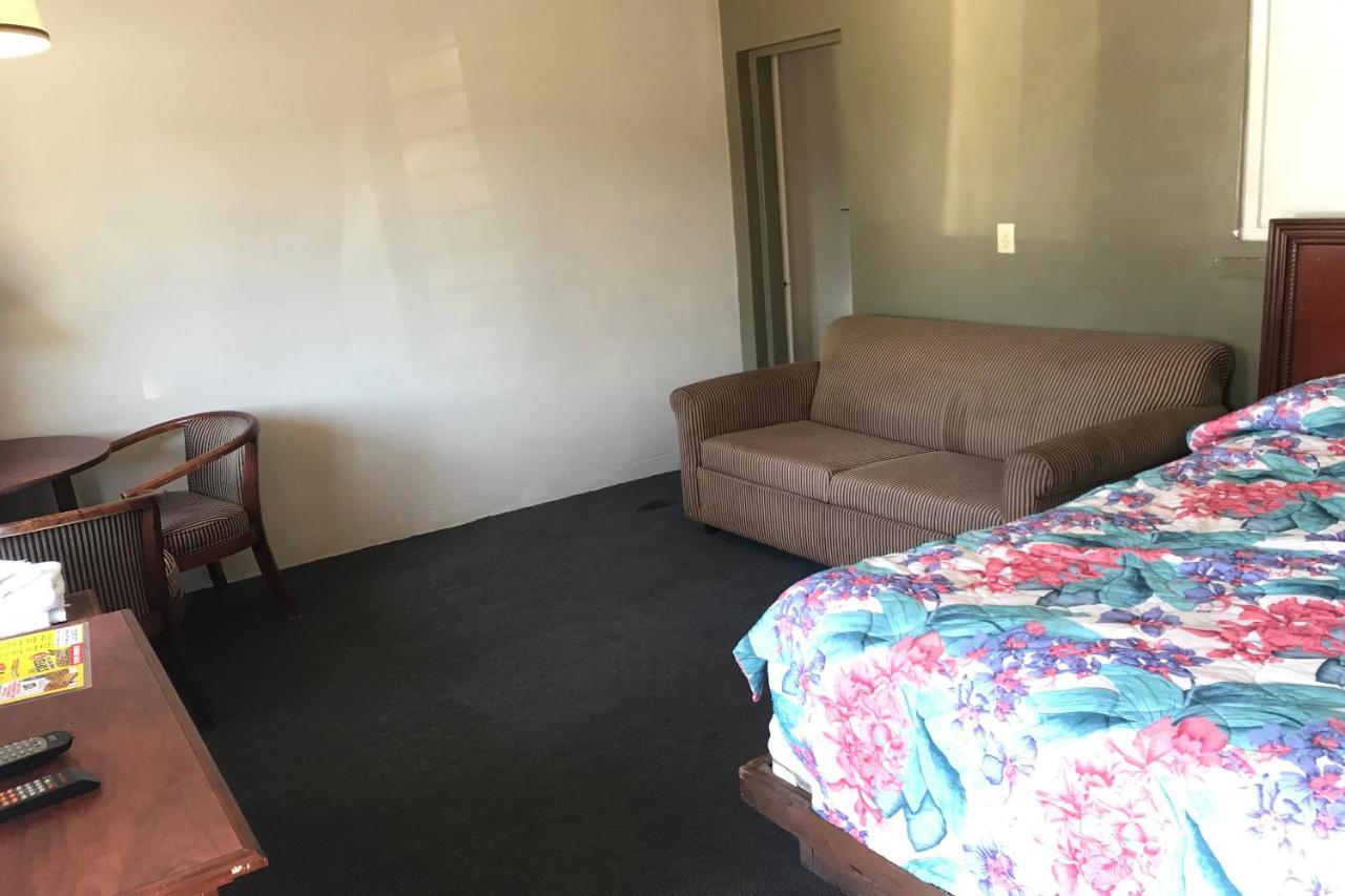 Hotel O Near Fanning Springs State Park Us Hwy 98 Old Town Bagian luar foto