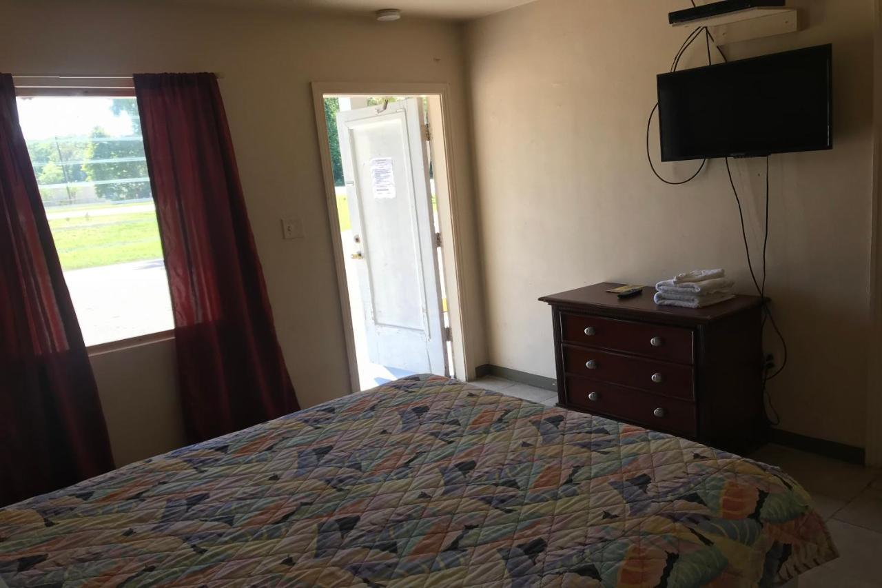 Hotel O Near Fanning Springs State Park Us Hwy 98 Old Town Bagian luar foto