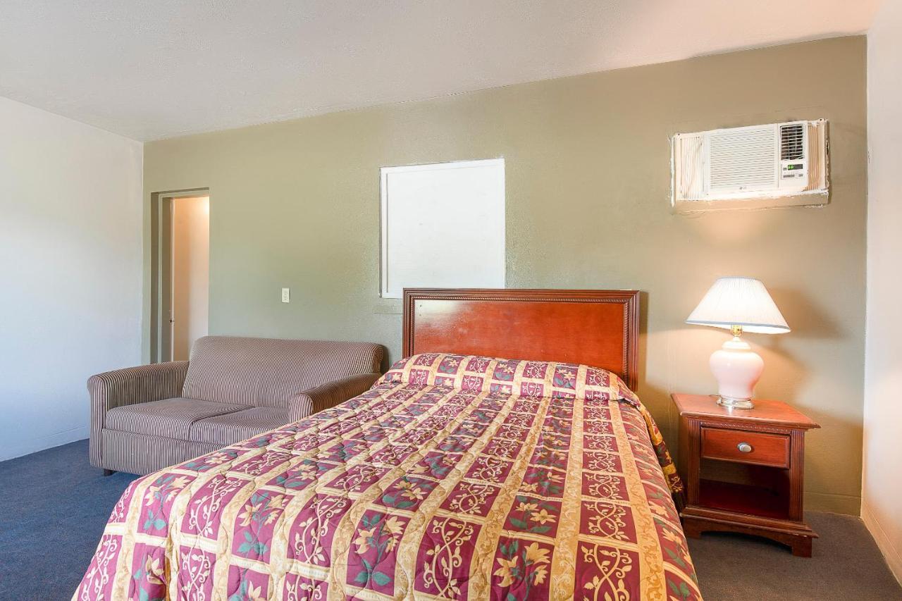Hotel O Near Fanning Springs State Park Us Hwy 98 Old Town Bagian luar foto