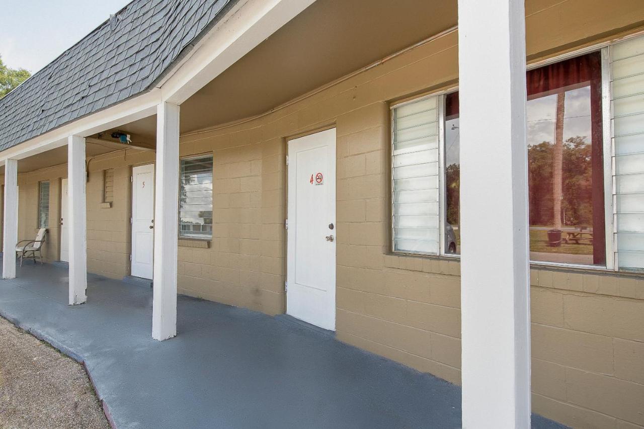 Hotel O Near Fanning Springs State Park Us Hwy 98 Old Town Bagian luar foto