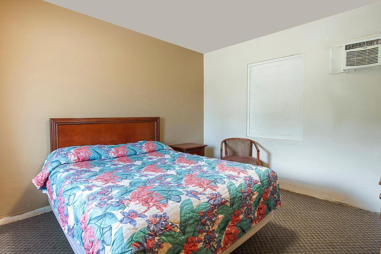 Hotel O Near Fanning Springs State Park Us Hwy 98 Old Town Bagian luar foto