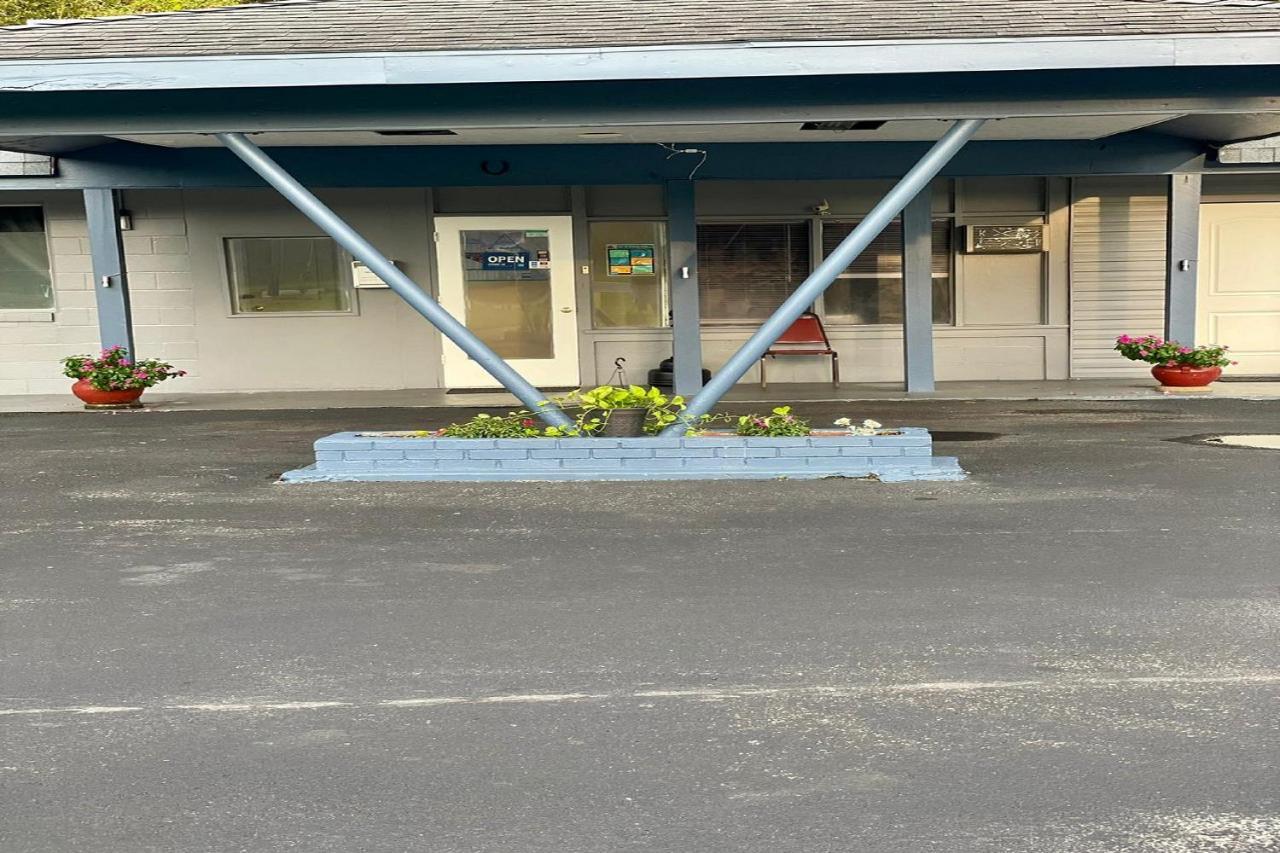 Hotel O Near Fanning Springs State Park Us Hwy 98 Old Town Bagian luar foto