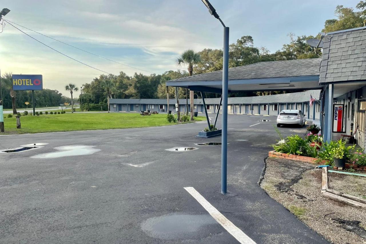 Hotel O Near Fanning Springs State Park Us Hwy 98 Old Town Bagian luar foto