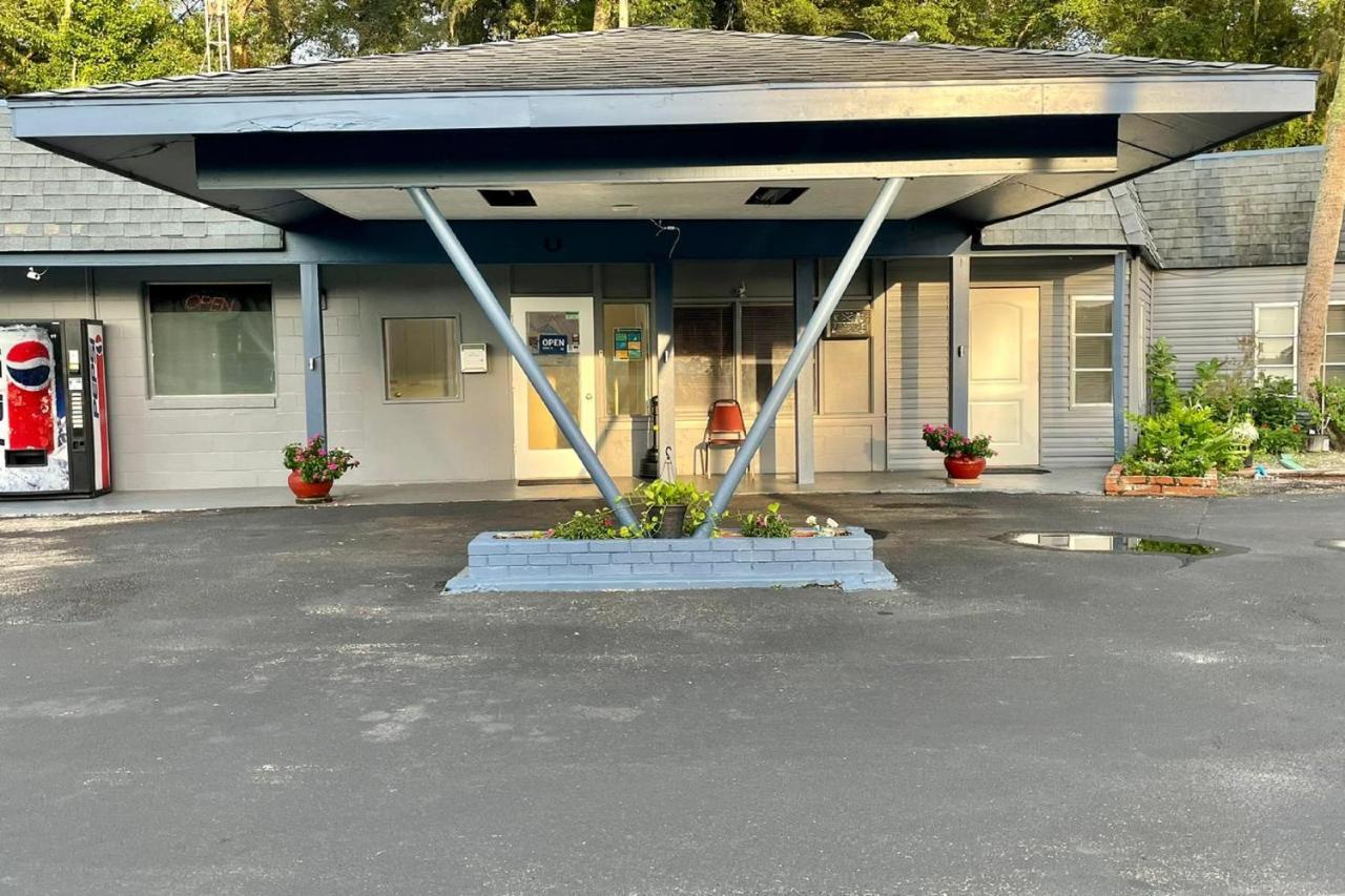 Hotel O Near Fanning Springs State Park Us Hwy 98 Old Town Bagian luar foto