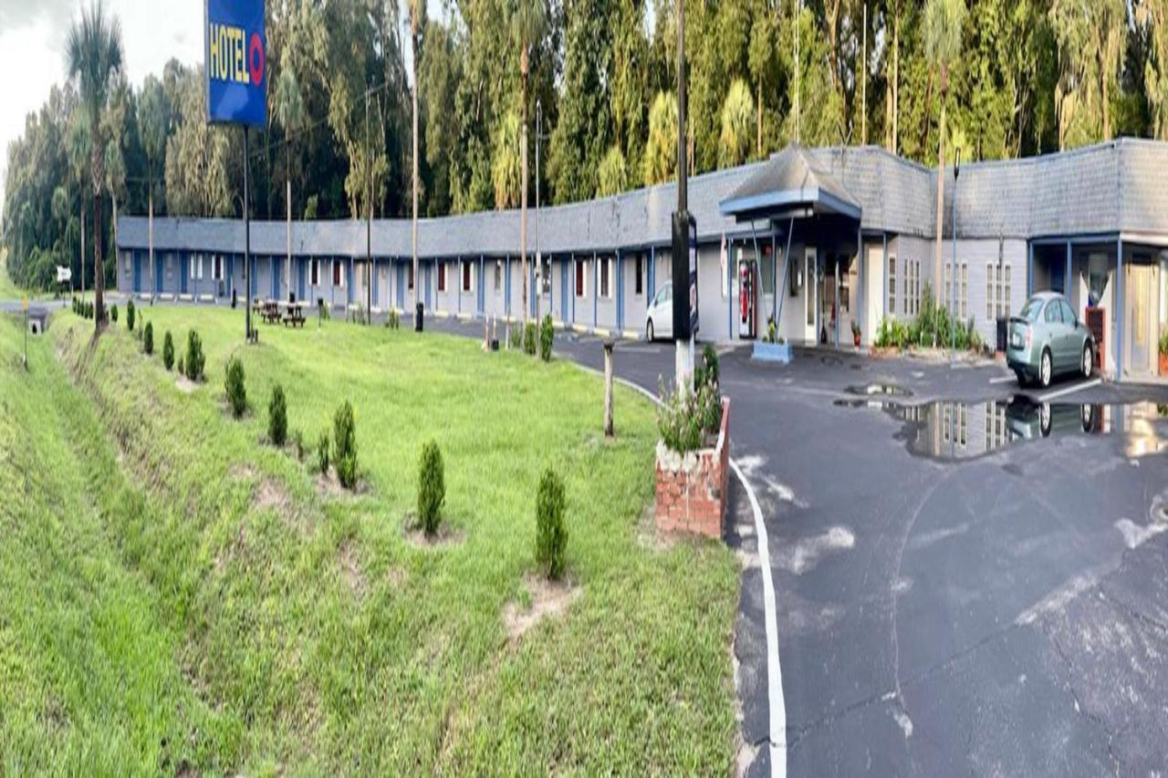 Hotel O Near Fanning Springs State Park Us Hwy 98 Old Town Bagian luar foto